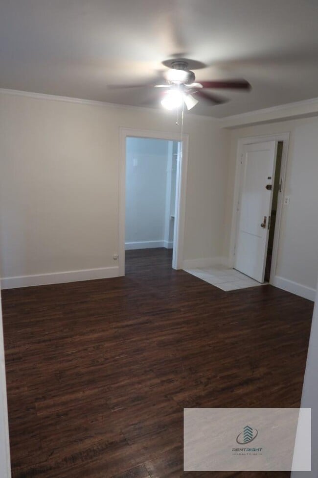 Building Photo - 4236 N Broadway