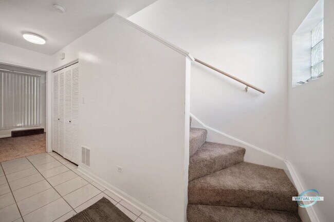 Building Photo - 6127 S Woodlawn Ave