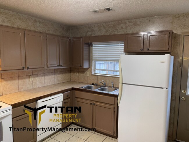 Foto del edificio - 2br/1.5 bath apartment