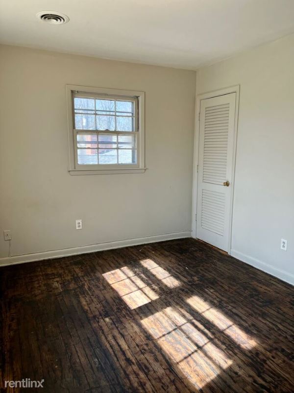 Building Photo - 2 br, 1 bath Townhome - 309 E. Jefferson S...