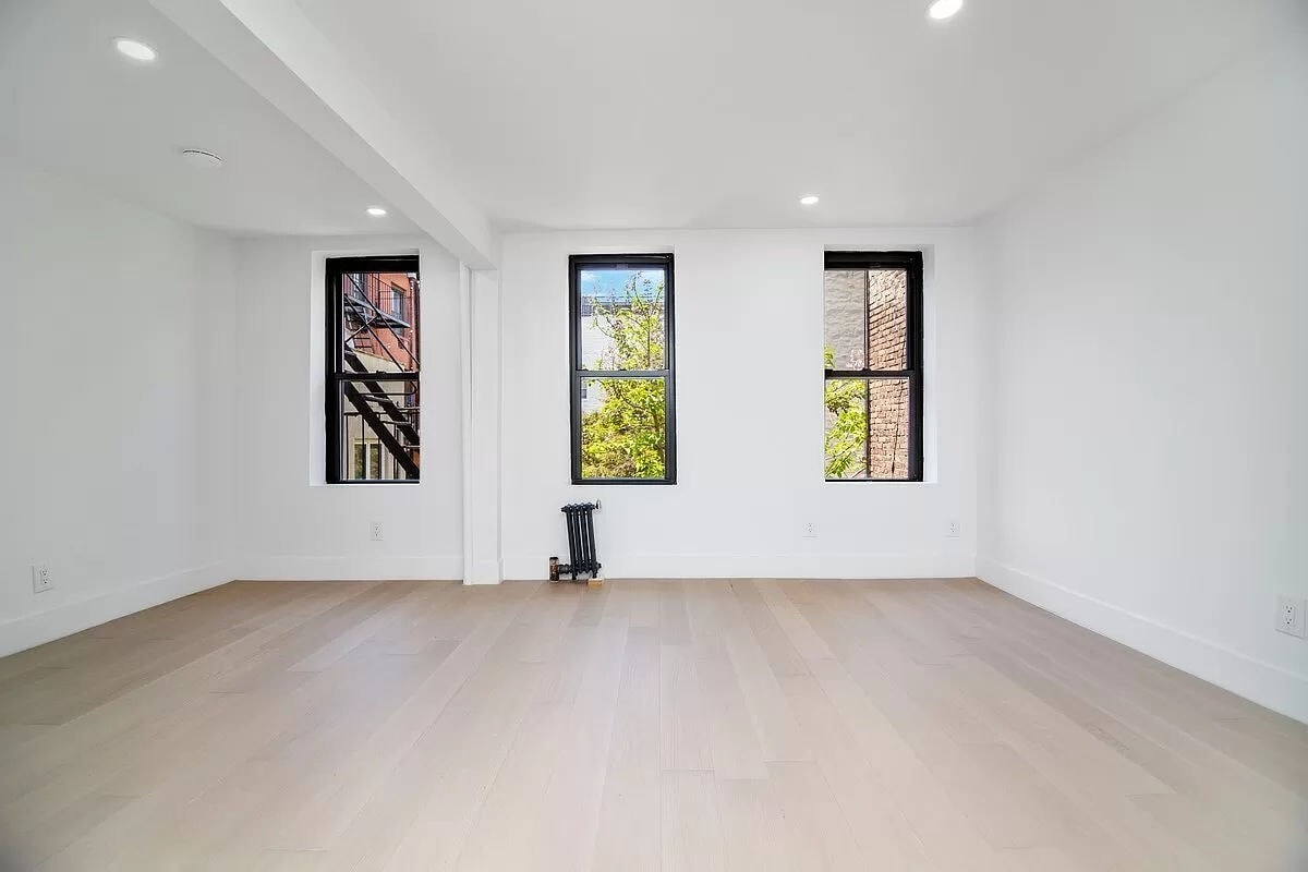 Building Photo - 137 First Avenue