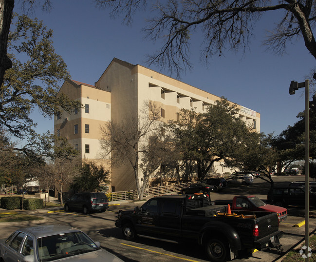 Building Photo - Skyline Terrace