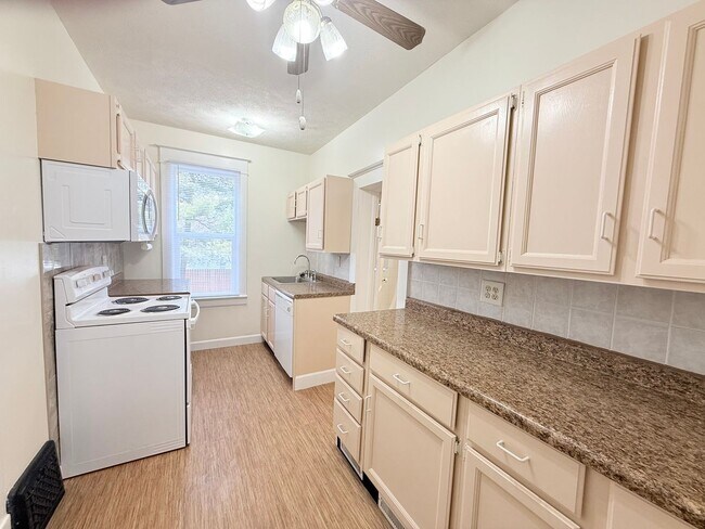 Foto del edificio - Newly Remodeled 2 BR/1 BA Home!