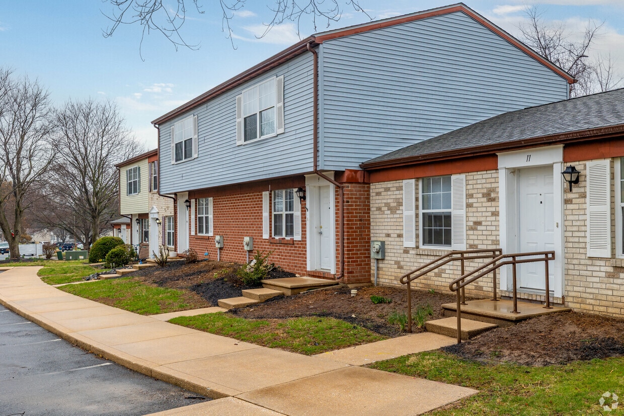 Building Photo - Meadowside Apartments