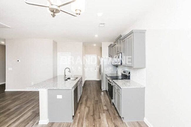 Foto del edificio - 506 Glenmanor Dr