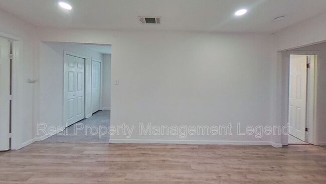 Photo - 2320 Brockbank Dr House