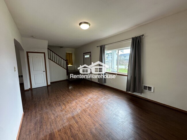 Building Photo - 633 E 57th St
