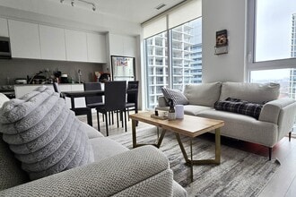 Building Photo - 357 King St W