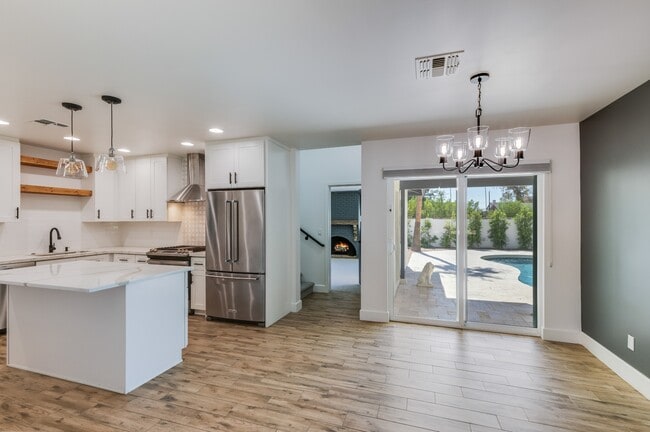 Building Photo - 4427 E Turney Ave