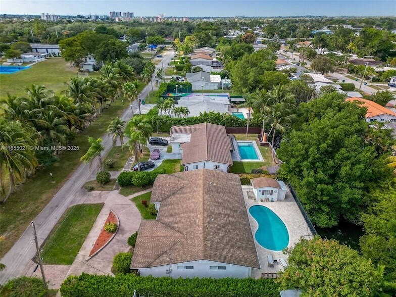 Foto principal - 2325 NE 191st St