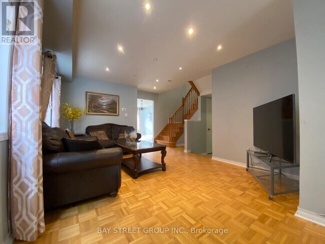 Building Photo - 27 Neuchatel Ave