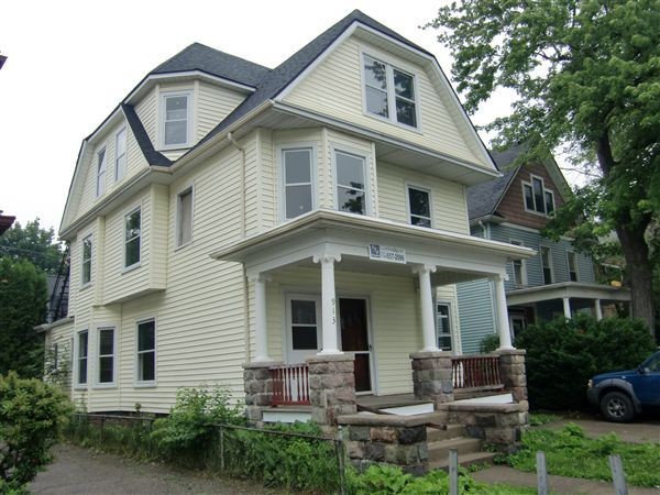 Building Photo - 10 br, 3.5 bath House - 913 East Huron Who...
