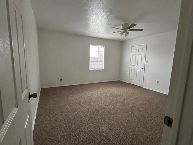 Building Photo - 2105 W Juniper St