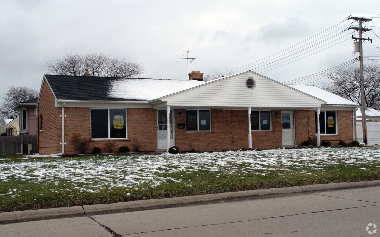 222 Madison Ave, Mount Clemens, MI 48043 Apartments in Mount Clemens