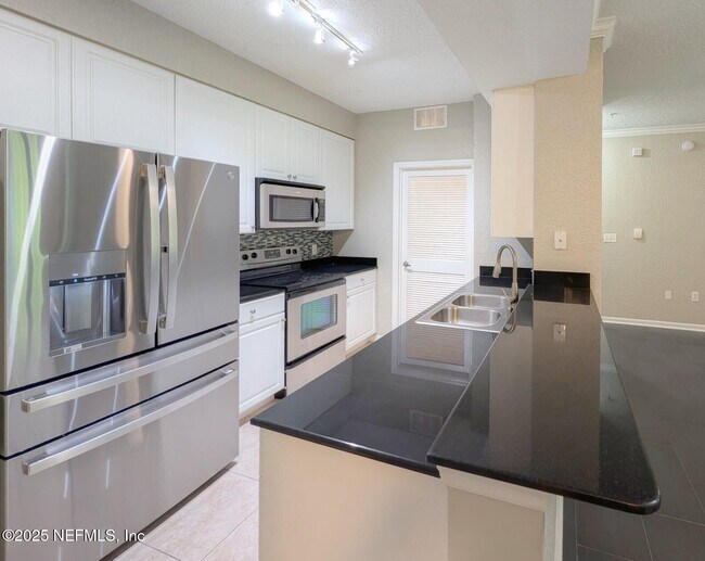Foto del edificio - 1300 Riverplace Blvd
