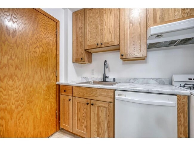 Foto del edificio - 99 E 54th St