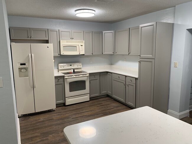 Building Photo - 66 Lucky Dr