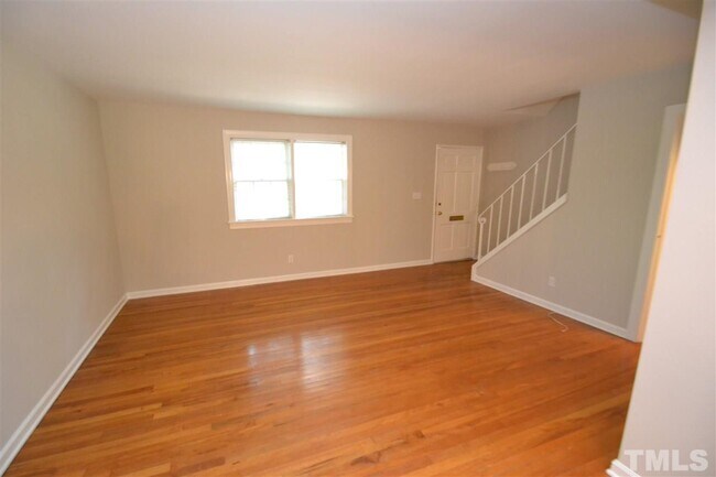 Building Photo - 1048 Nichols Dr