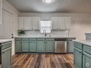 Building Photo - 907 Dakota St