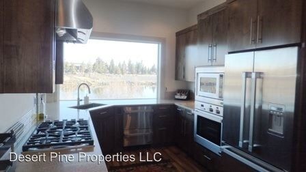 Foto del edificio - 3 br, 3.5 bath House - 917 SW Theater Dr.