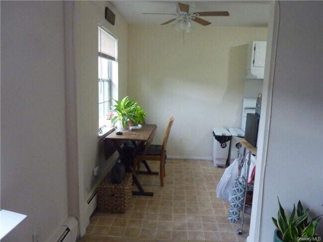 Building Photo - 43 Doxbury Ln