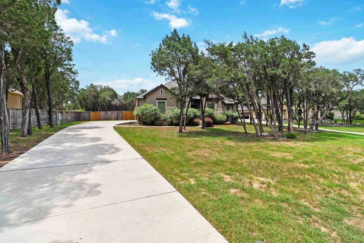 Foto principal - 944 Wilderness Oaks