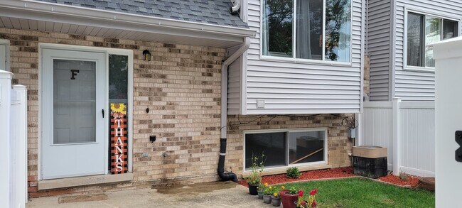 Foto del edificio - 332 Park Ridge Ln