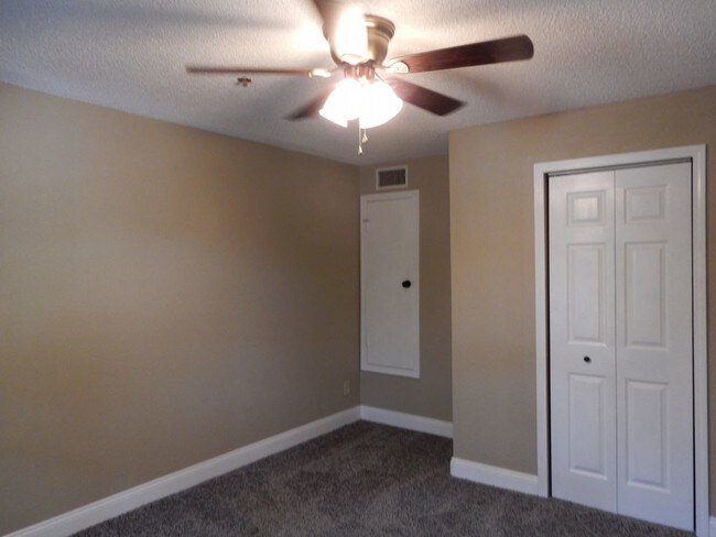 Building Photo - 1 Bedroom Unit Near Harborwalk Village
