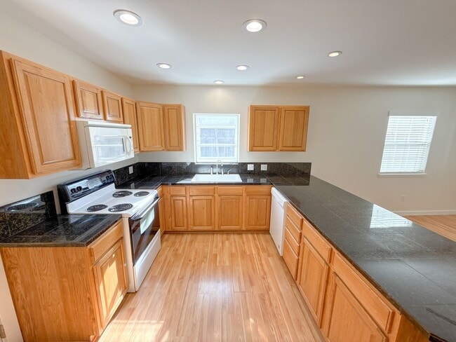 Building Photo - 1 Bed/1 Bath Cottage Style Home