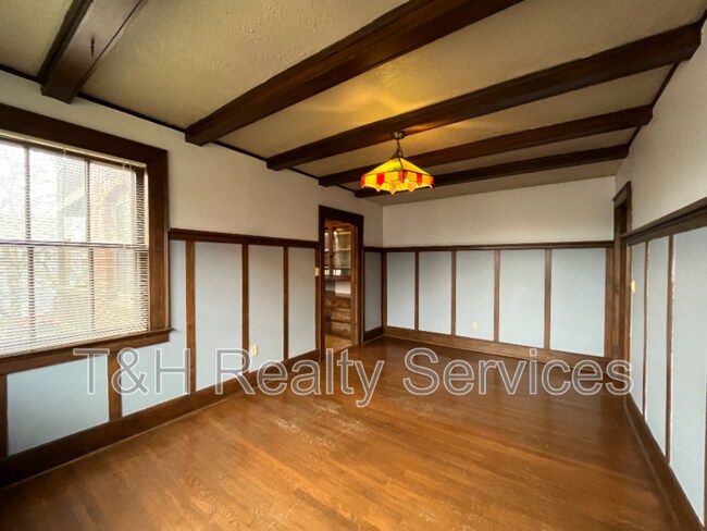 Building Photo - 1827 N Talbott St