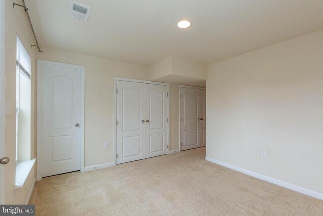 Building Photo - 440 Rumbling Rock Rd