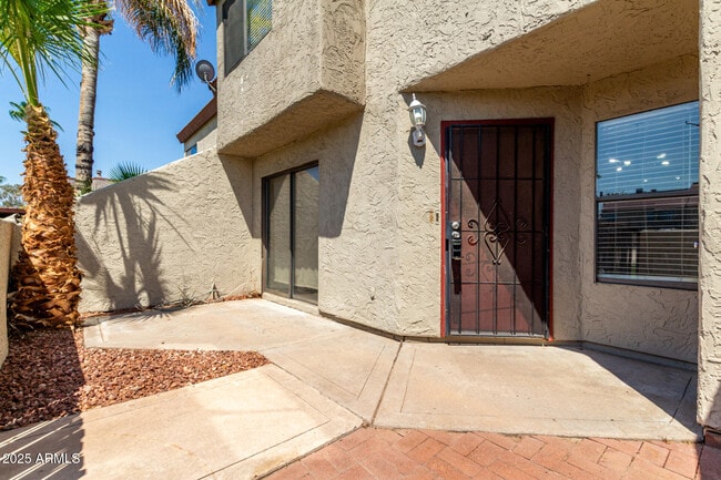 Building Photo - 2040 S Longmore