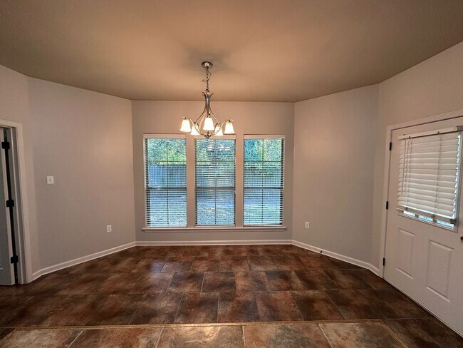 Building Photo - 15047 Creekside Dr