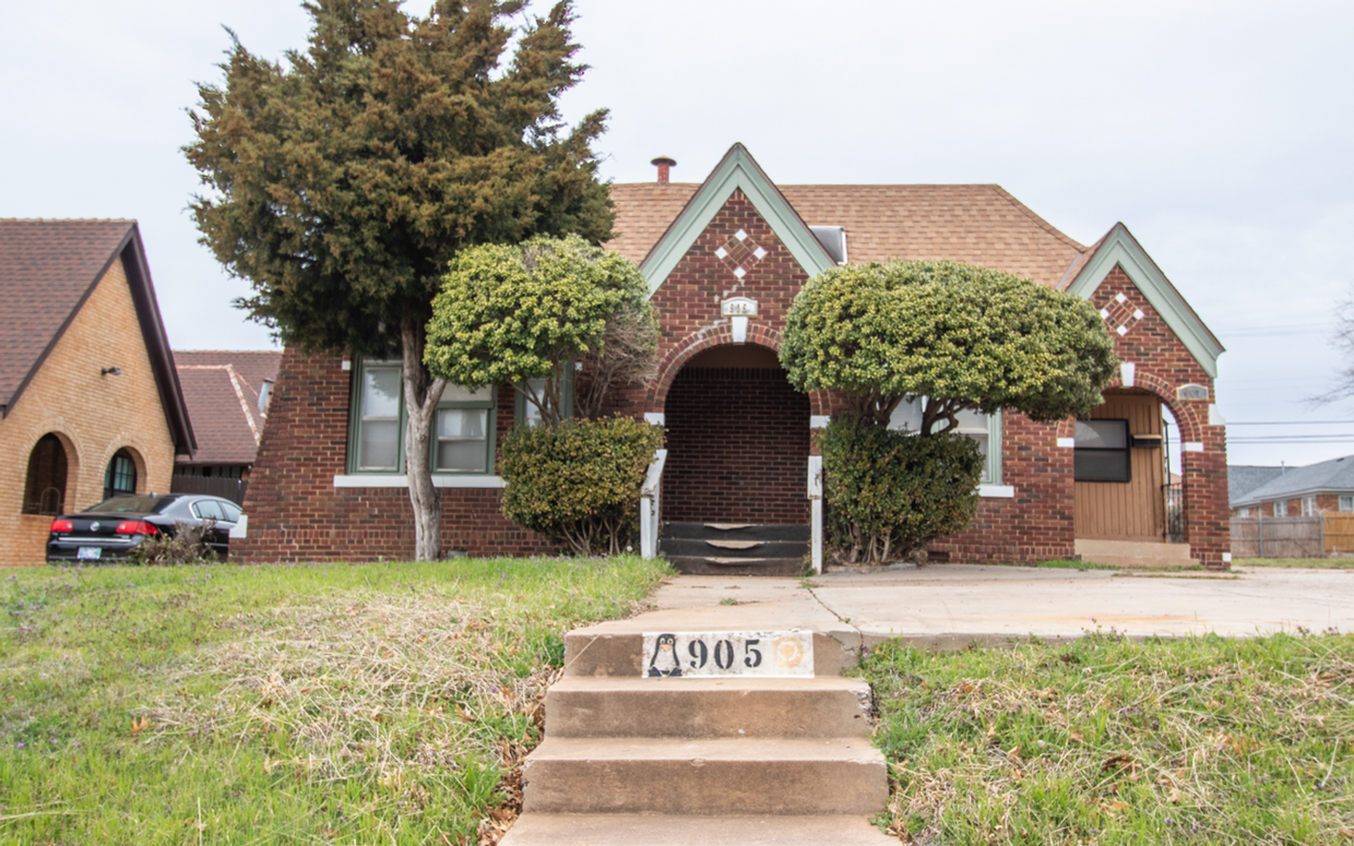 Primary Photo - 905 NE 16th St