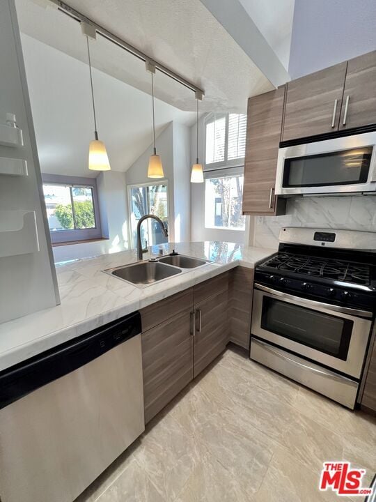 Building Photo - 888 W Beach Ave