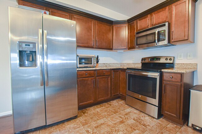 Foto del edificio - Pet Friendly Three Bedroom with Bonus!