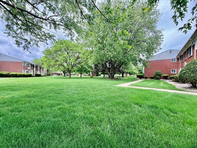 Building Photo - 1705 Charlton Rd