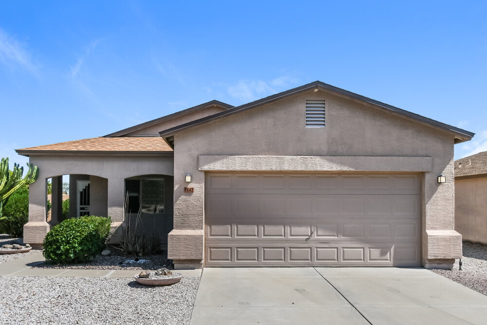 Primary Photo - 1142 E Desert Rose Trail