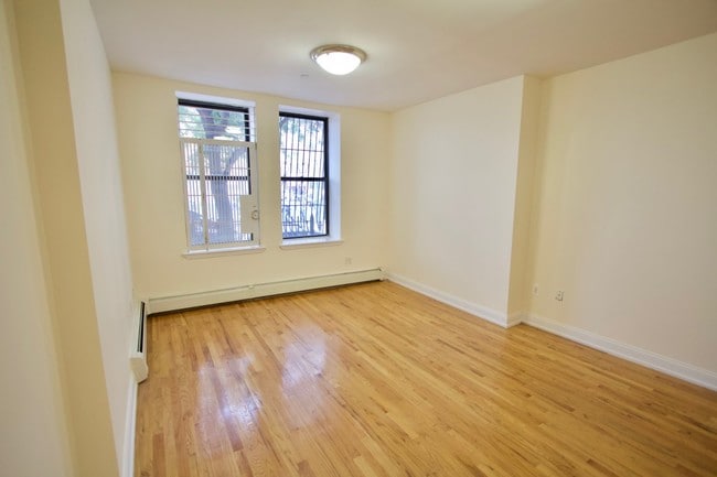 Building Photo - 242 W 112th St