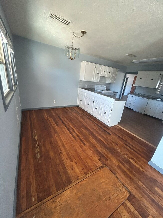 Foto del edificio - 1705 E 21st St