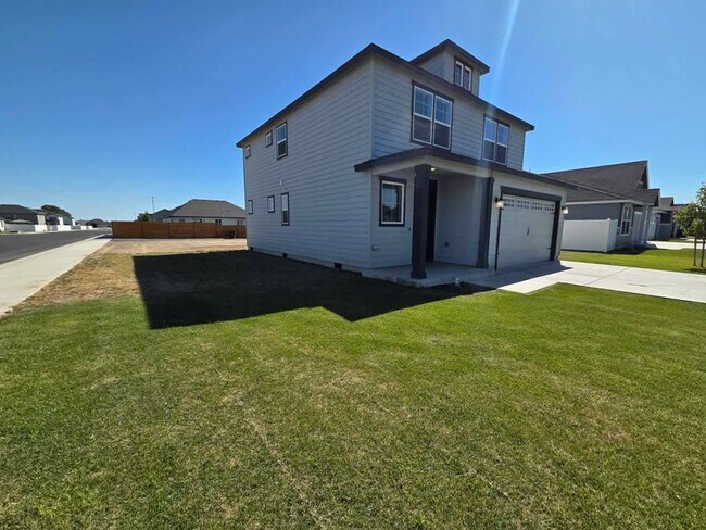 Foto del edificio - Stunning 3 Bedroom Home In Quincy!