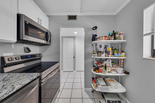 Building Photo - 5160 Las Verdes Cir