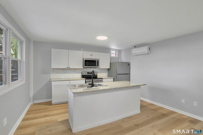 Foto del edificio - 194 Hartford Rd