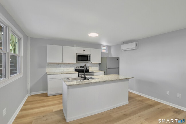 Building Photo - 194 Hartford Rd