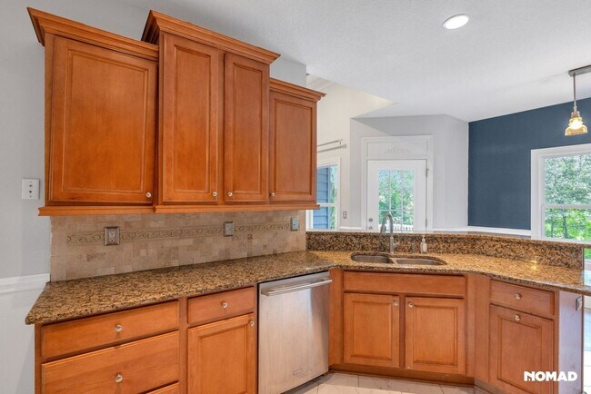 Building Photo - Charming 4BR/2.5BA House in Savannah