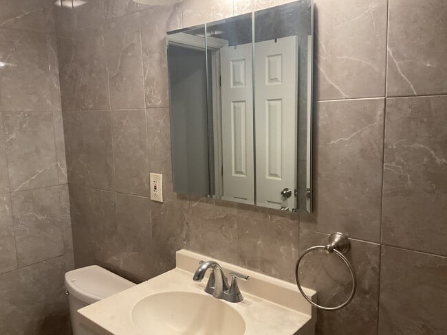 Foto del edificio - 22 Boyle Plz