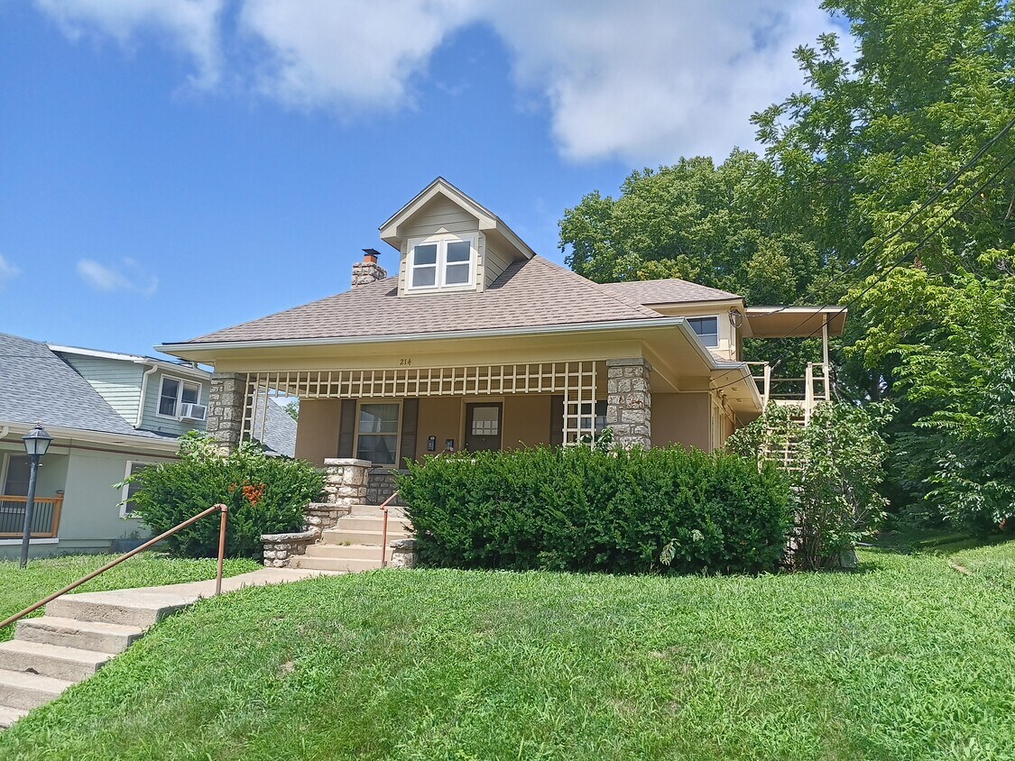 214 W Farmer Ave, Independence, MO 64050 Townhome Rentals in
