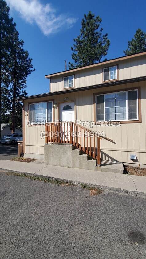 Primary Photo - Adorable 4 Bedroom Townhouse in the Perry ...