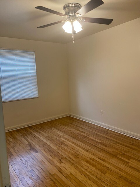 Building Photo - 1404 Young St SE