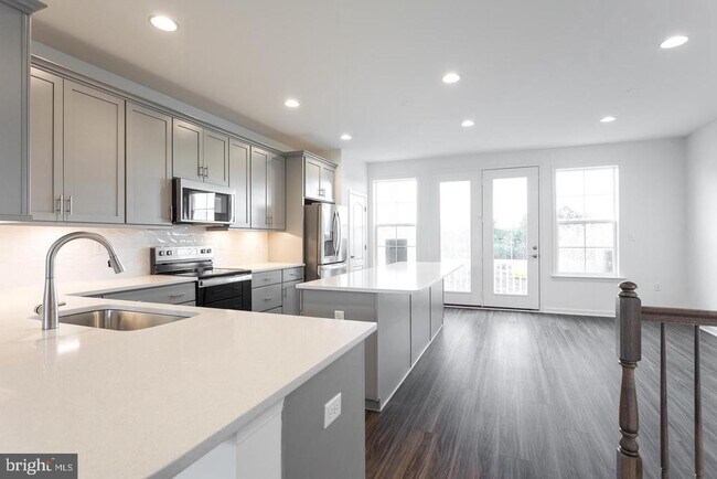 Foto del edificio - 3130 Eton Pl